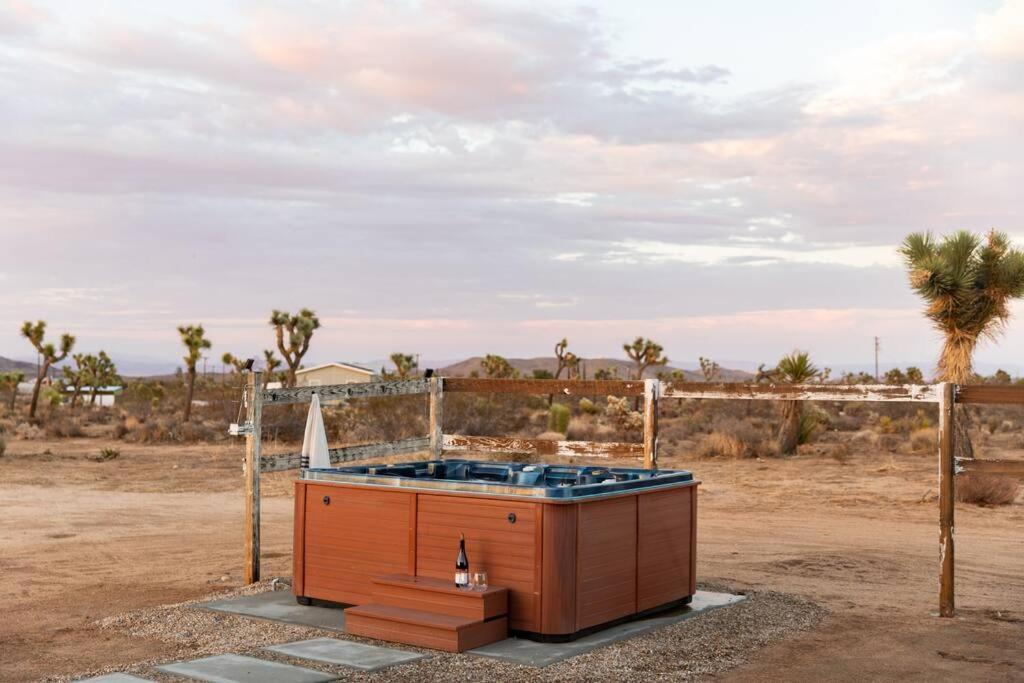 Cryptic Cabin-Tranquil Bohemian Getaway W/Hot Tub Yucca Valley Exterior photo