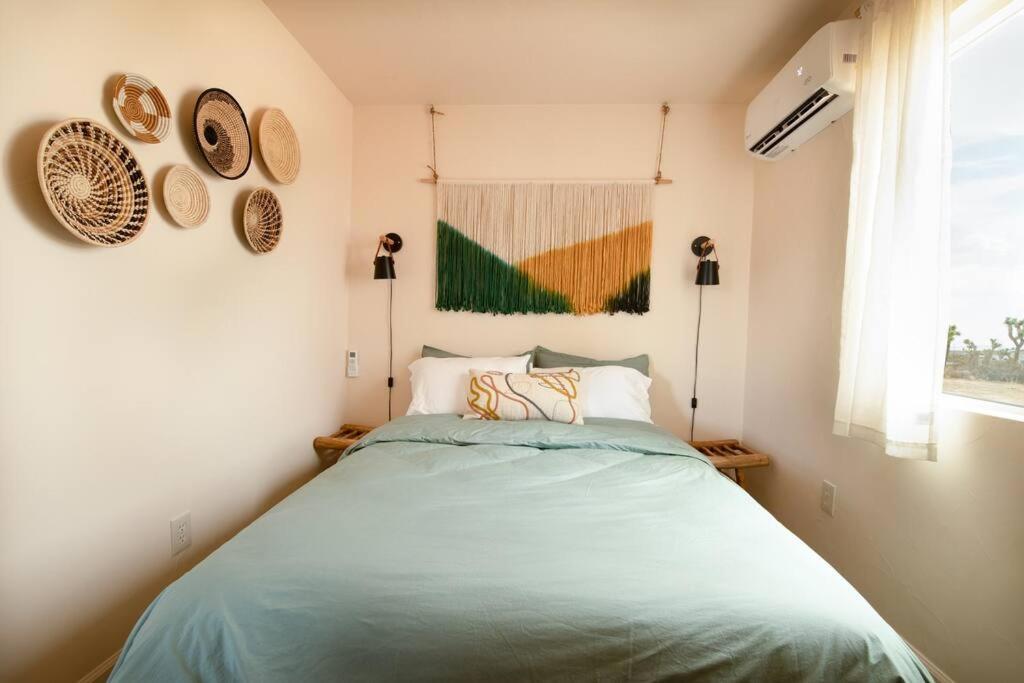Cryptic Cabin-Tranquil Bohemian Getaway W/Hot Tub Yucca Valley Exterior photo