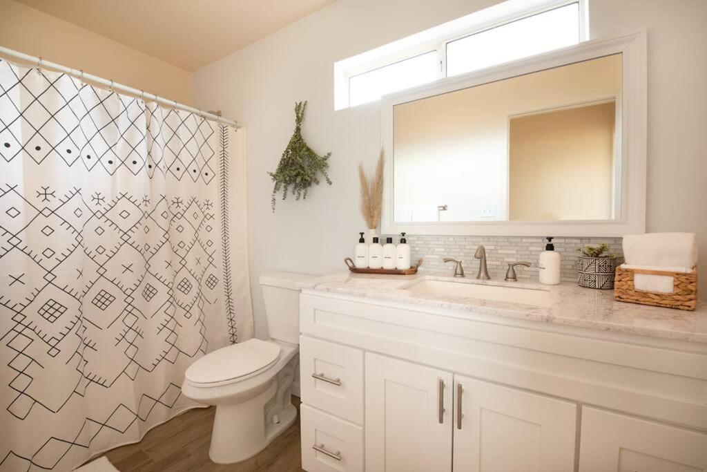 Cryptic Cabin-Tranquil Bohemian Getaway W/Hot Tub Yucca Valley Exterior photo
