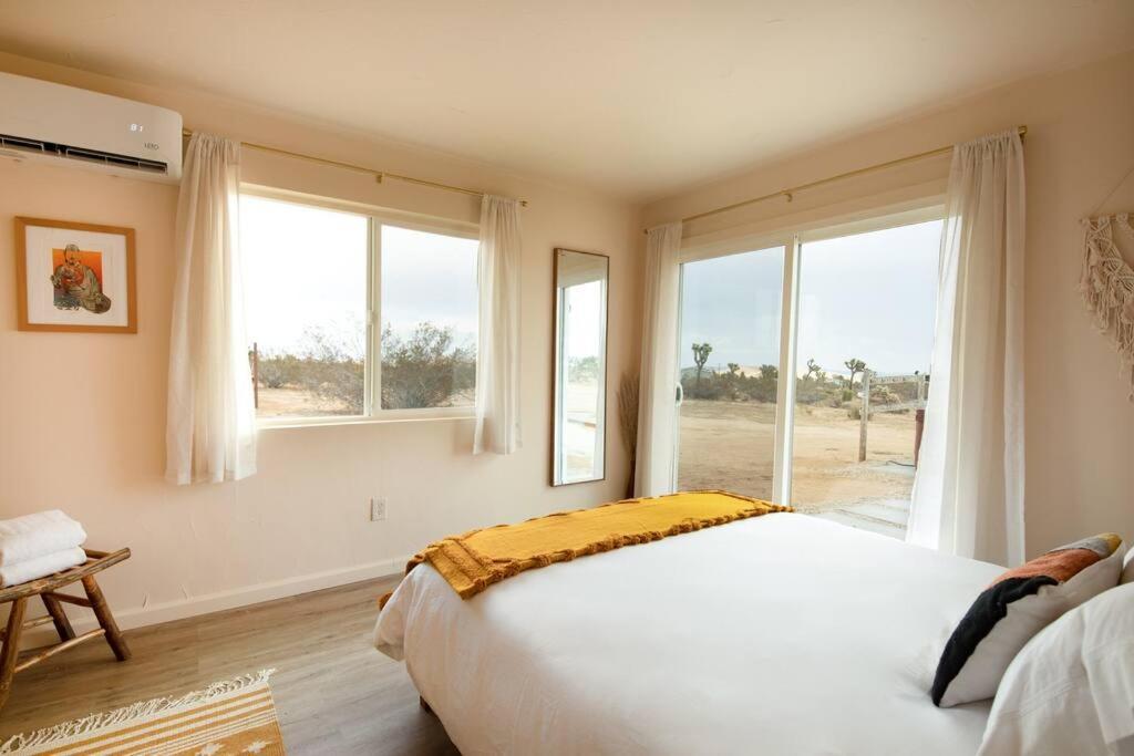 Cryptic Cabin-Tranquil Bohemian Getaway W/Hot Tub Yucca Valley Exterior photo